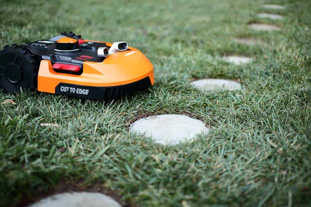 diy stepping stone with worx robotic lawn mower